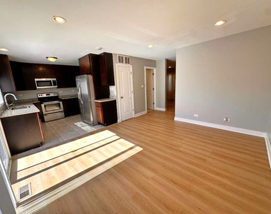 1117 Court B Court - Photo Thumbnail 4