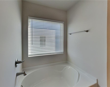 197 Bloomfield Circle - Photo Thumbnail 9