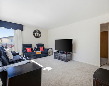 228 Dover Drive - Photo Thumbnail 7
