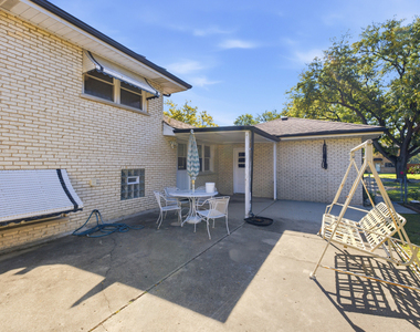228 Dover Drive - Photo Thumbnail 4