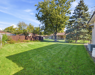 228 Dover Drive - Photo Thumbnail 5