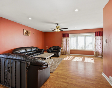 228 Dover Drive - Photo Thumbnail 9