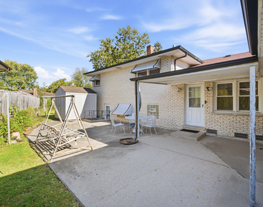 228 Dover Drive - Photo Thumbnail 3