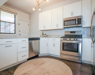 907 W Sheridan Road - Photo Thumbnail 2