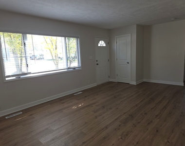 205 Caddy Avenue - Photo Thumbnail 2