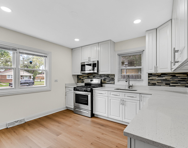 14905 Edbrooke Avenue - Photo Thumbnail 6