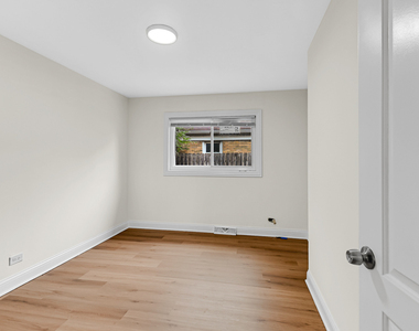 14905 Edbrooke Avenue - Photo Thumbnail 15