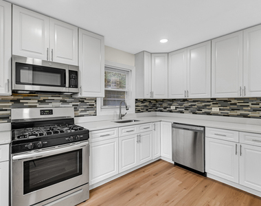 14905 Edbrooke Avenue - Photo Thumbnail 5