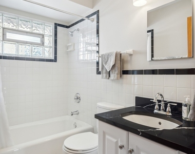 1024 S Summit Avenue - Photo Thumbnail 11