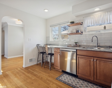 1024 S Summit Avenue - Photo Thumbnail 7