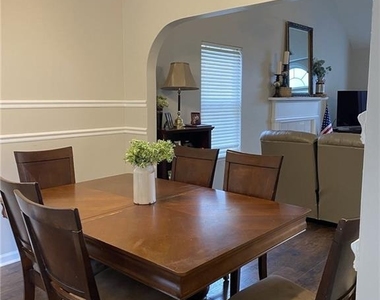 4524 Lake Park Drive - Photo Thumbnail 2