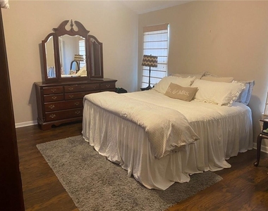 4524 Lake Park Drive - Photo Thumbnail 5