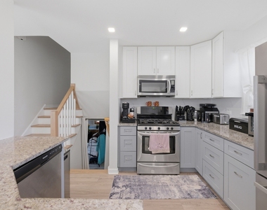 1506 W Palm Drive - Photo Thumbnail 13