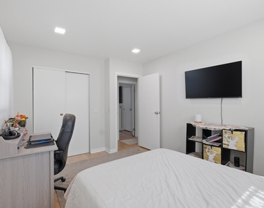 1506 W Palm Drive - Photo Thumbnail 20