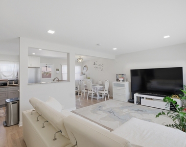 1506 W Palm Drive - Photo Thumbnail 7