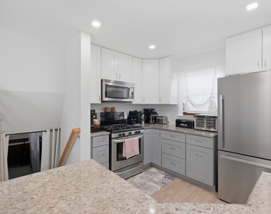1506 W Palm Drive - Photo Thumbnail 14