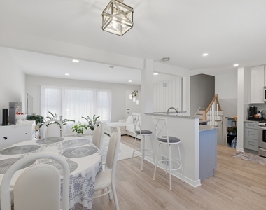 1506 W Palm Drive - Photo Thumbnail 11