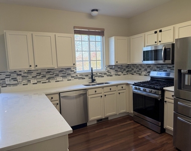 261 Evergreen Circle - Photo Thumbnail 3