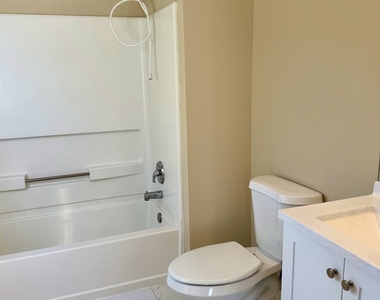 261 Evergreen Circle - Photo Thumbnail 12