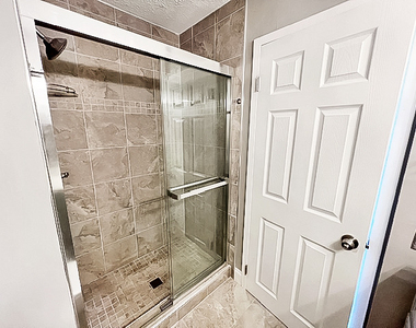 2201 S Stewart Avenue - Photo Thumbnail 10