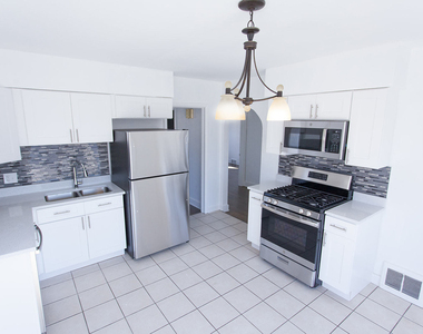 18324 Burnham Avenue - Photo Thumbnail 3