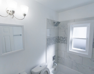 18324 Burnham Avenue - Photo Thumbnail 5