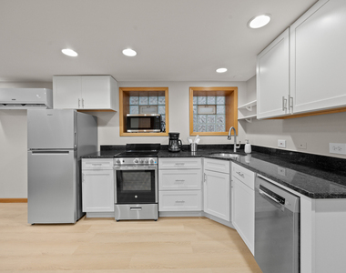 1419 W George Street - Photo Thumbnail 6