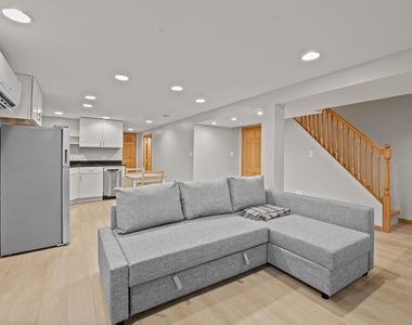 1419 W George Street - Photo Thumbnail 3