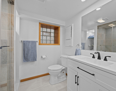 1419 W George Street - Photo Thumbnail 8