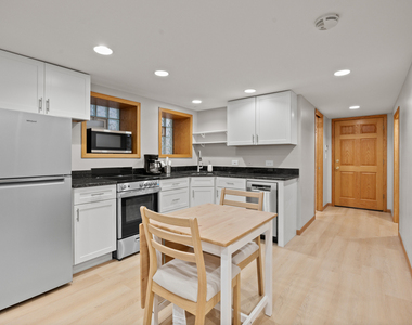 1419 W George Street - Photo Thumbnail 5
