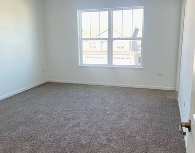 25639 W Wakefield Drive - Photo Thumbnail 16