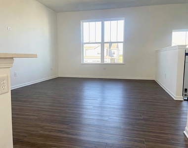 25639 W Wakefield Drive - Photo Thumbnail 3