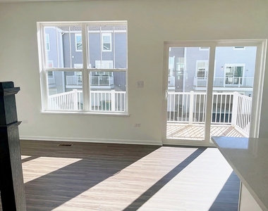 25639 W Wakefield Drive - Photo Thumbnail 4