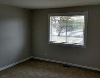 923 Shattuck Lane - Photo Thumbnail 9