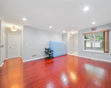 2003 N Jamestown Drive - Photo Thumbnail 5