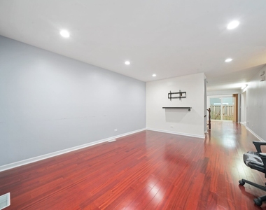 2003 N Jamestown Drive - Photo Thumbnail 3