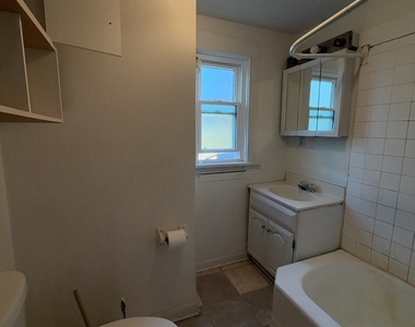 440 Ingalton Avenue - Photo Thumbnail 8