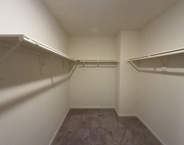 18618 Hunter William Way - Photo Thumbnail 12