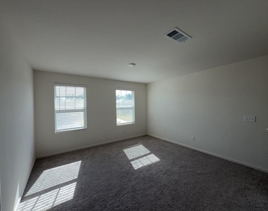 18618 Hunter William Way - Photo Thumbnail 8