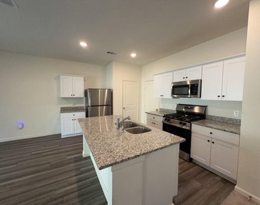 18618 Hunter William Way - Photo Thumbnail 2