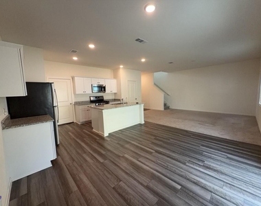 18618 Hunter William Way - Photo Thumbnail 5
