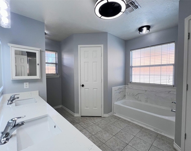 305 Scenic Brook Street - Photo Thumbnail 3