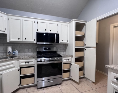 305 Scenic Brook Street - Photo Thumbnail 10