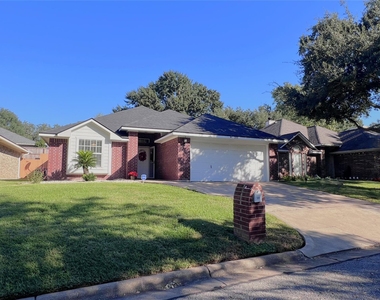 305 Scenic Brook Street - Photo Thumbnail 4