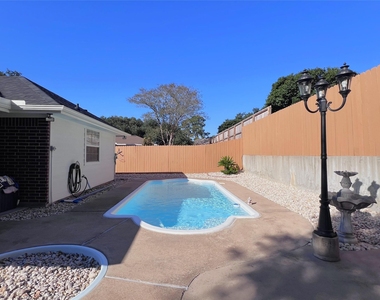 305 Scenic Brook Street - Photo Thumbnail 16