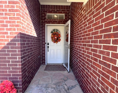 305 Scenic Brook Street - Photo Thumbnail 5