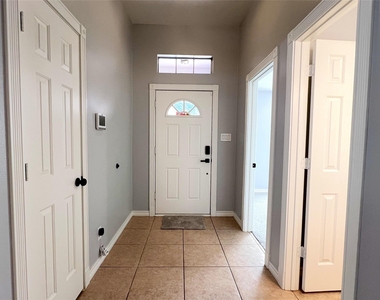 305 Scenic Brook Street - Photo Thumbnail 6
