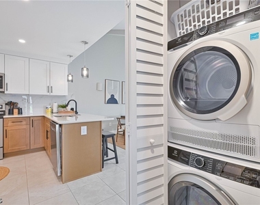 6386 Royal Woods Drive - Photo Thumbnail 28