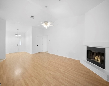 715 Dudley Avenue S - Photo Thumbnail 5