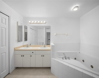 715 Dudley Avenue S - Photo Thumbnail 14